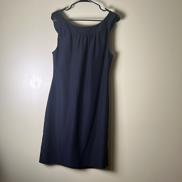 Tahari Black Sheath Mini Dress Scoop Neck Sleeveless, dressing ,feminine , - Picture 4 of 6